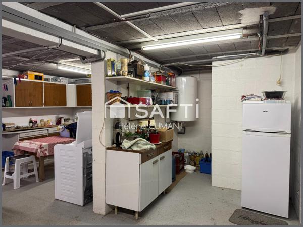 Sur la commune d'Asnières, à seulement 3 km du bourg de Moyaux et de ses commerces de proximité, laissez-vous séduire par ce charmant pavillon parfaitement entretenu, sur sous-sol complet.