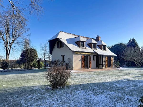 Sur la commune d'Asnières, à seulement 3 km du bourg de Moyaux et de ses commerces de proximité, laissez-vous séduire par ce charmant pavillon parfaitement entretenu, sur sous-sol complet.