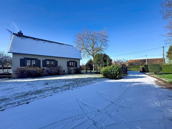 Sur la commune d'Asnières, à seulement 3 km du bourg de Moyaux et de ses commerces de proximité, laissez-vous séduire par ce charmant pavillon parfaitement entretenu, sur sous-sol complet.