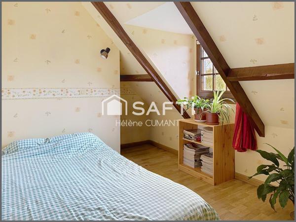 Sur la commune d'Asnières, à seulement 3 km du bourg de Moyaux et de ses commerces de proximité, laissez-vous séduire par ce charmant pavillon parfaitement entretenu, sur sous-sol complet.