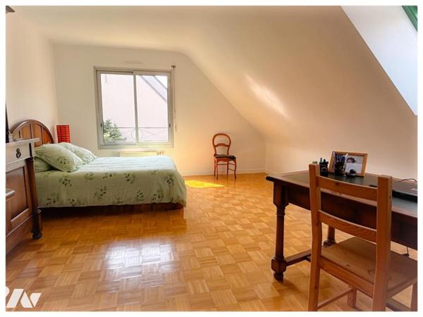 Maison d’architecte avec vue imprenable sur le golf – Calme, volumes et élégance