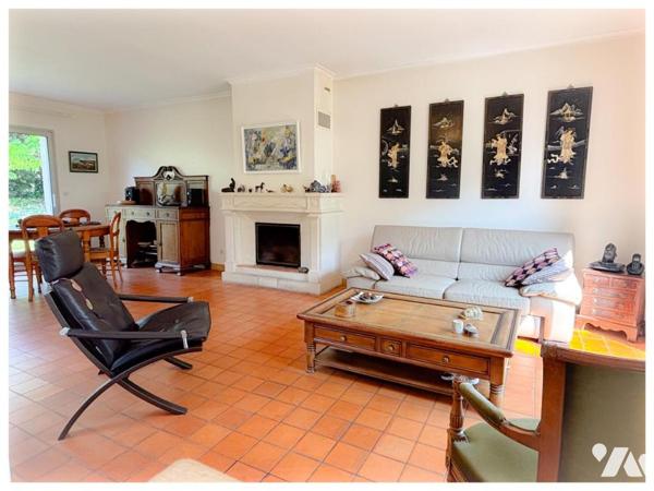 Maison d’architecte avec vue imprenable sur le golf – Calme, volumes et élégance