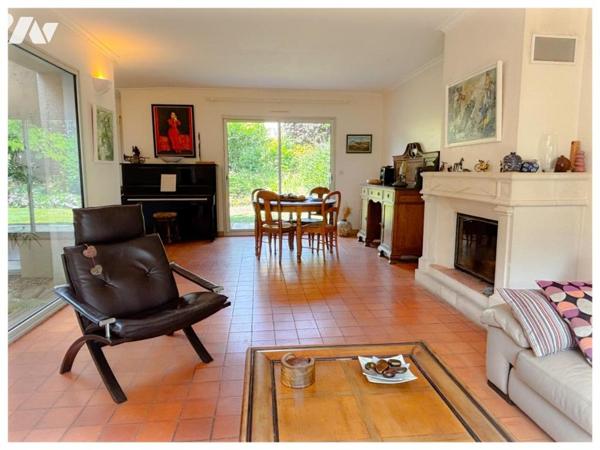 Maison d’architecte avec vue imprenable sur le golf – Calme, volumes et élégance