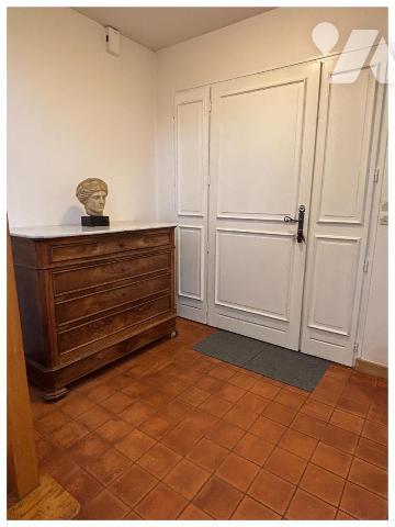 Maison d’architecte avec vue imprenable sur le golf – Calme, volumes et élégance