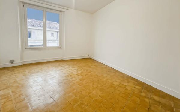 Appartement à louer    2 pièces • 66 m2 Les Pennes-Mirabeau