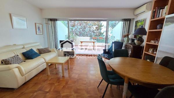 Appartement Garage et Parking au calme, T3 d'environ 55 m² à deux pas du Capélan - Bandol