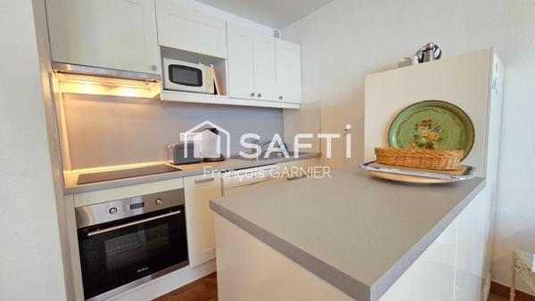 Appartement Garage et Parking au calme, T3 d'environ 55 m² à deux pas du Capélan - Bandol