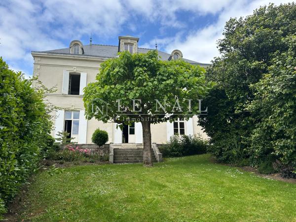 Élégante propriété du XIXe siècle dans le centre historique d’un village, au sud de Nantes