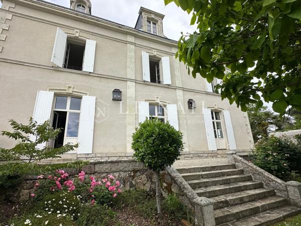 Élégante propriété du XIXe siècle dans le centre historique d’un village, au sud de Nantes