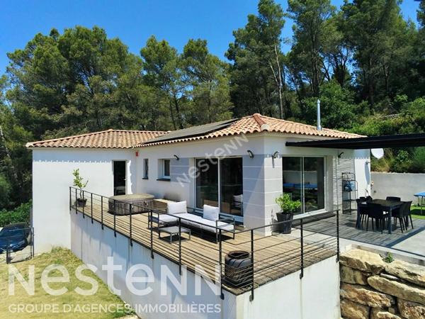 Maison moderne à vendre à Cuers - 3 chambres, piscine et jardin spacieux !