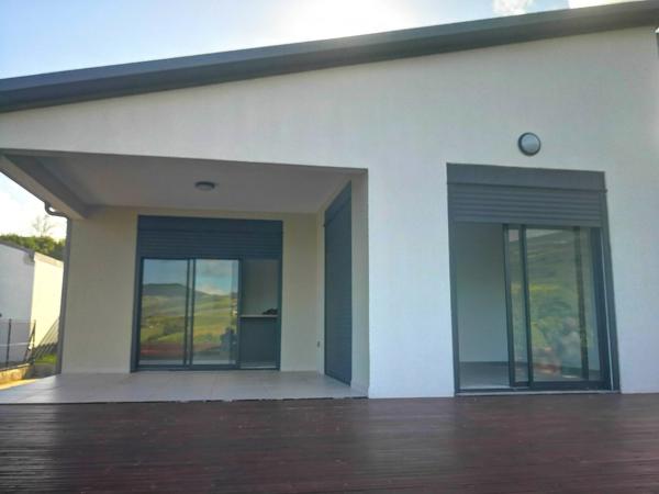 Maison recente de 2022 dans un cadre verdoyant