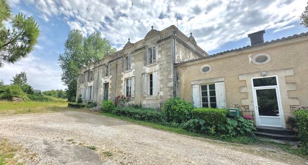 PROPRIÉTÉ DE 650 M2 HABITABLES TERRAIN 28 HECTARES