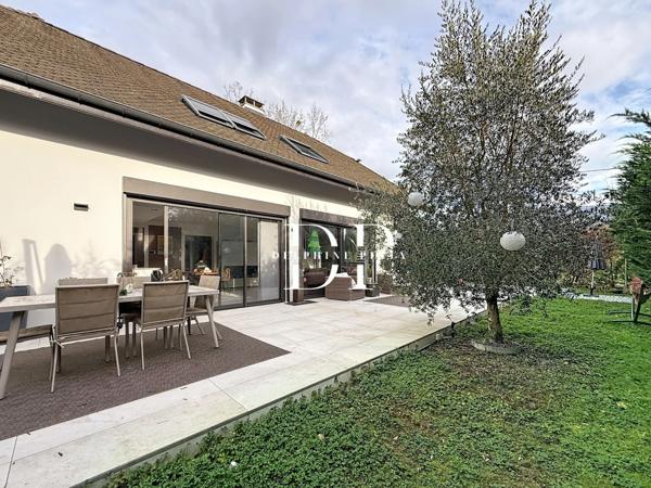 Maison à vendre 5 pièces de 170 m2, terrain de 618 m2 SAINT JULIEN EN GENEVOIS (74)