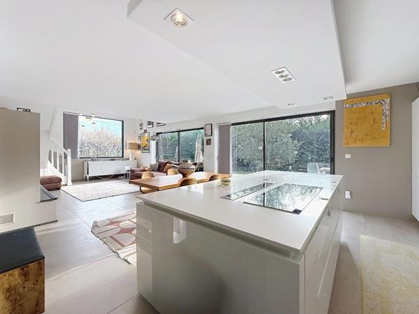 Maison à vendre 5 pièces de 170 m2, terrain de 618 m2 SAINT JULIEN EN GENEVOIS (74)