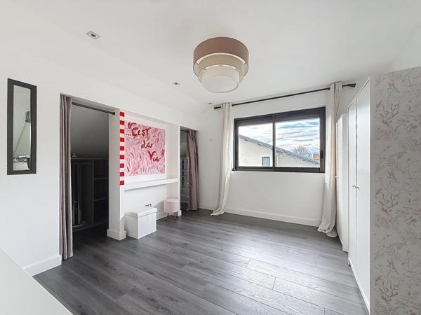 Maison à vendre 5 pièces de 170 m2, terrain de 618 m2 SAINT JULIEN EN GENEVOIS (74)