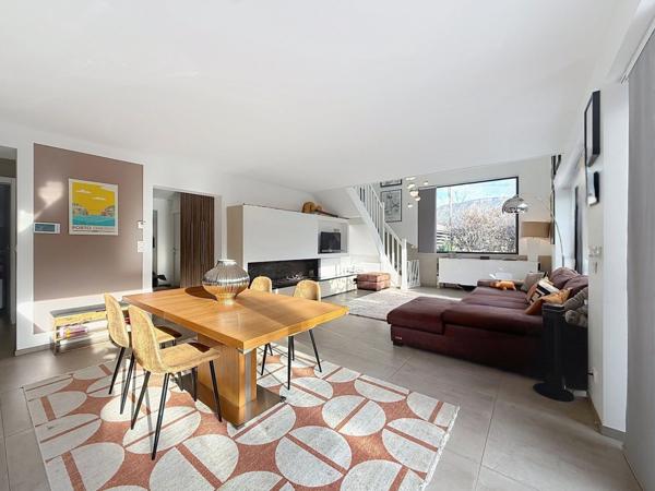 Maison à vendre 5 pièces de 170 m2, terrain de 618 m2 SAINT JULIEN EN GENEVOIS (74)