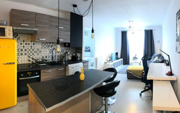 Appartement à vendre    2 pièces • 39,91 m2 Marseille 10