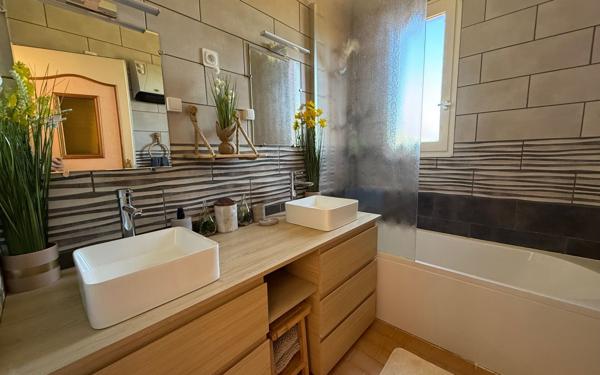 Maison à vendre    4 pièces •  Meschers-sur-Gironde