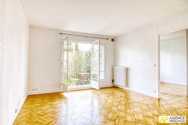 Versailles Notre-Dame les Prés Appartement 2 pièces 42 m² carrez situé au 1er étage avec ascenseur, balcon, cave et parking en sous-sol €370 000 ** - Référence 27308