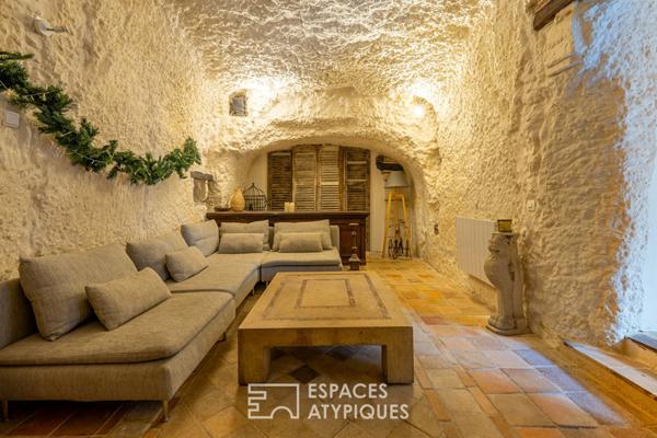 Habitation semi-troglodytique pleine de charme