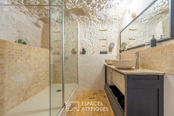 Habitation semi-troglodytique pleine de charme