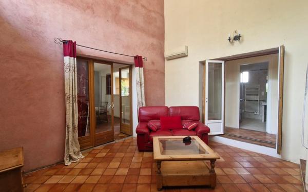 Maison à vendre    5 pièces •  Tavel