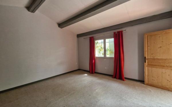 Maison à vendre    5 pièces •  Tavel