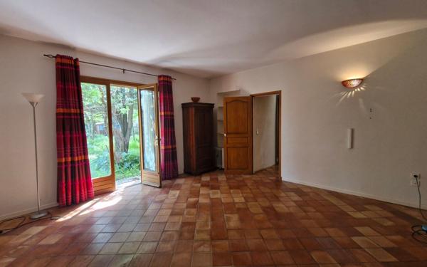 Maison à vendre    5 pièces •  Tavel