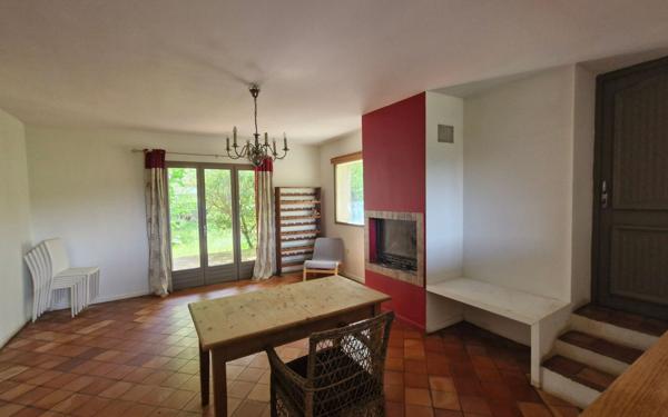 Maison à vendre    5 pièces •  Tavel