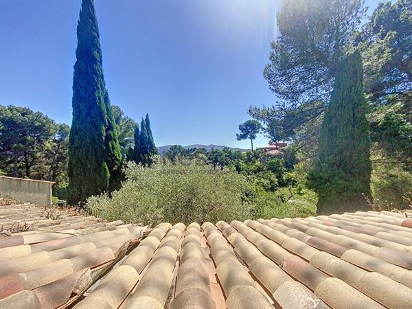 Maison de 150M2 (+ garage de 90 m2 amenageable) sur un terrain de 3 400m2 - Secteur de la Treille