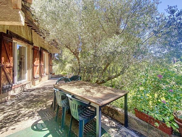 Maison de 150M2 (+ garage de 90 m2 amenageable) sur un terrain de 3 400m2 - Secteur de la Treille