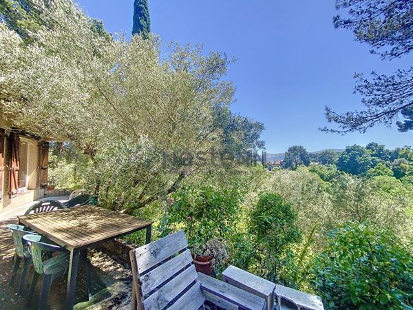 Maison de 150M2 (+ garage de 90 m2 amenageable) sur un terrain de 3 400m2 - Secteur de la Treille