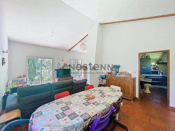 Maison de 150M2 (+ garage de 90 m2 amenageable) sur un terrain de 3 400m2 - Secteur de la Treille