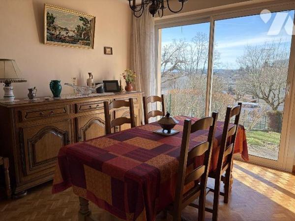 AURILLAC, quartier Belbex, sur 496 m² de terrain, maison comprenant au sous-sol garage, cave et...