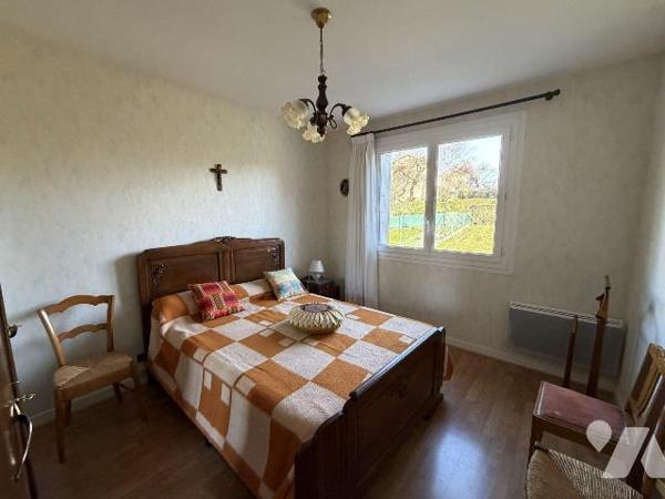 AURILLAC, quartier Belbex, sur 496 m² de terrain, maison comprenant au sous-sol garage, cave et...