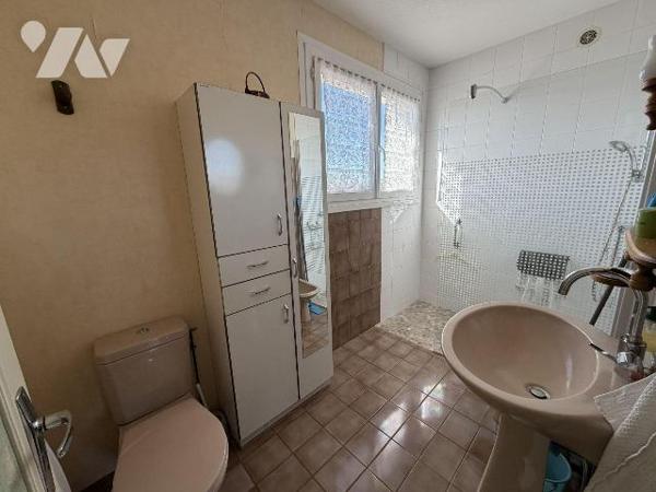 AURILLAC, quartier Belbex, sur 496 m² de terrain, maison comprenant au sous-sol garage, cave et...