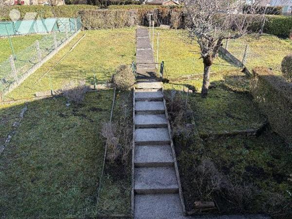 AURILLAC, quartier Belbex, sur 496 m² de terrain, maison comprenant au sous-sol garage, cave et...