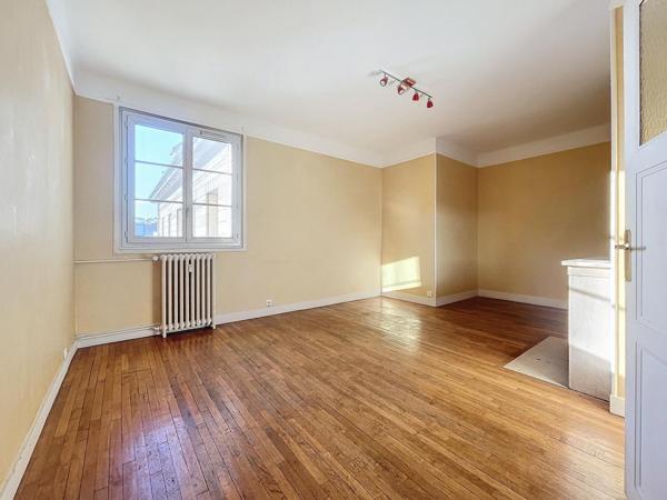 Bel appartement très lumineux en coeur de ville avec une dégagée sur l'Oise