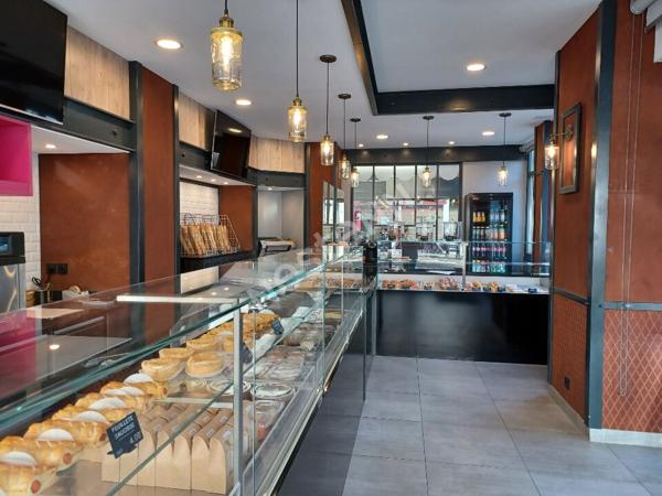 Commerce de Snacking . Belle Opportunité Centre-Ville + Logement . Fort passage étudiant et touristes