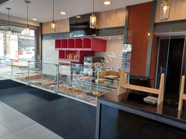 Commerce de Snacking . Belle Opportunité Centre-Ville + Logement . Fort passage étudiant et touristes