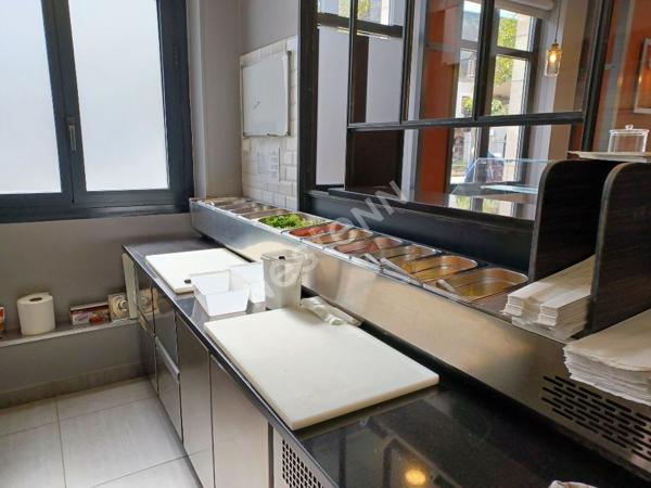 Commerce de Snacking . Belle Opportunité Centre-Ville + Logement . Fort passage étudiant et touristes