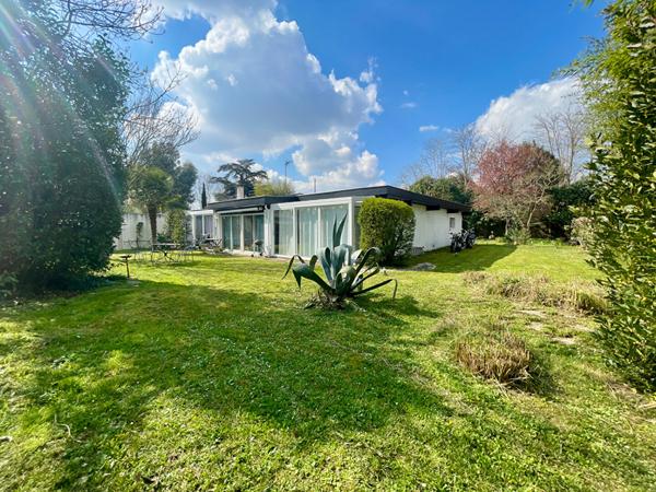 Maison Talence Forum-haut carre plain pied 147m2 terrain de 850 m2