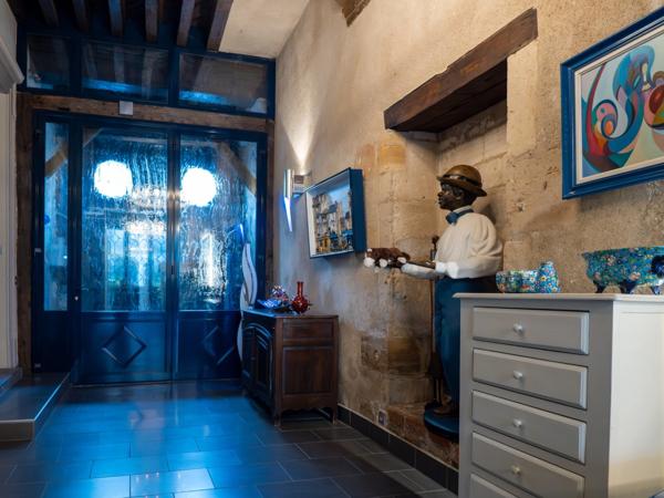 Demeure en Hyper centre de CHALONS EN CHAMPAGNE de 14 piéces- Garage