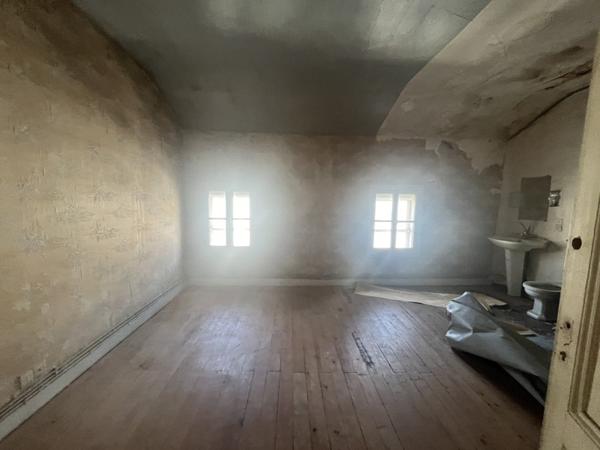 Maison à vendre 119 400 € Coutras 8 p 216 m² DPE