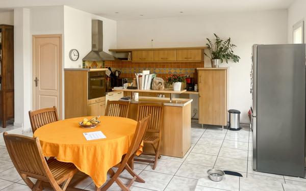 Maison à vendre    6 pièces •  Marseillan