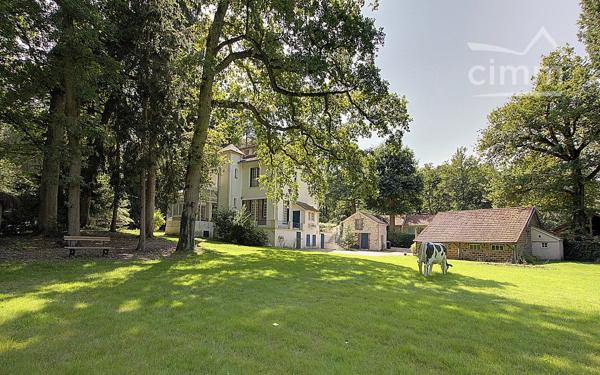 À proximité de Rambouillet – Propriété de caractère avec dépendances sur un vaste terrain