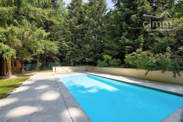 À proximité de Rambouillet – Propriété de caractère avec dépendances sur un vaste terrain