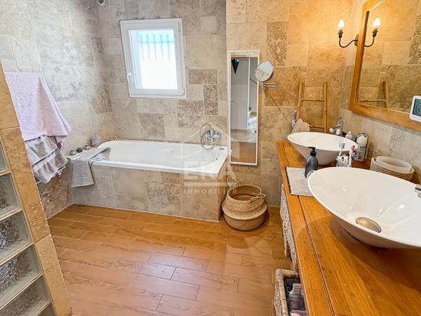 LES PENNES MIRABEAU - Maison T7 200 m2 sur parcelle de 1000m2 avec garage et piscine