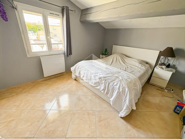 LES PENNES MIRABEAU - Maison T7 200 m2 sur parcelle de 1000m2 avec garage et piscine