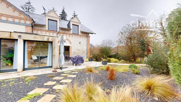 Cimm immobilier Saint Cyr en Val vous propose cette PROPRIÉTÉ DE CHARME RÉNOVÉE AVEC DES PRESTATIONS HAUT DE GAMME